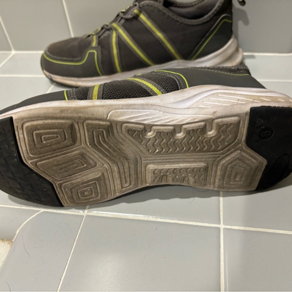 Athletic Works Boys Size 6 Gray And Yellow Slip On Sneakers - Picture 5 of 5